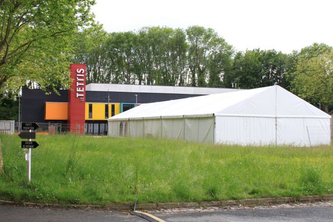 Tente de 300m² devant le Tetris au Havre